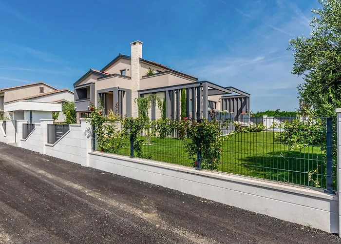 בית נופש Lovely In With Jacuzzi פריבלאקה