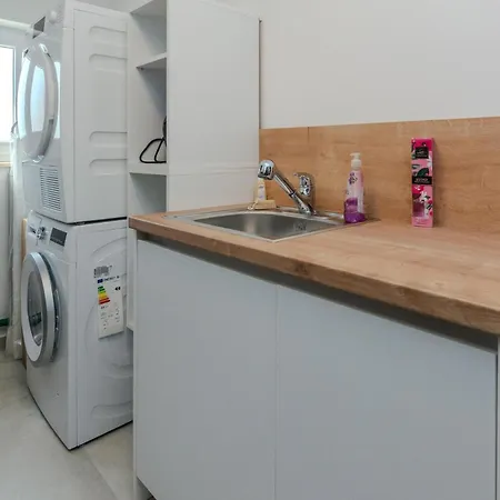 Lovely In With Jacuzzi Holiday home