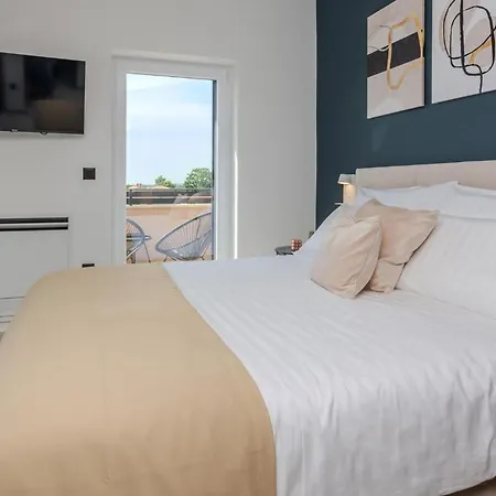 Lovely In With Jacuzzi Holiday home *