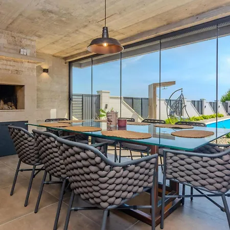 Lovely In With Jacuzzi Privlaka (Zadar)