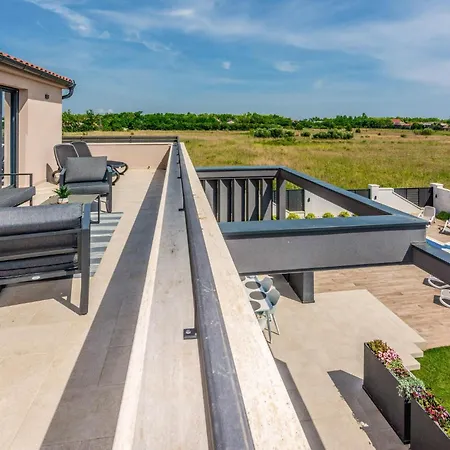 Lovely In With Jacuzzi Privlaka (Zadar)