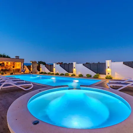 Lovely In With Jacuzzi