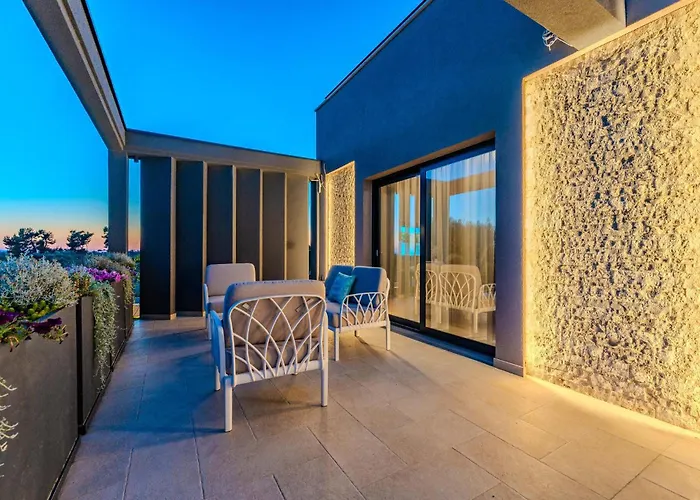 Lovely In With Jacuzzi Privlaka (Zadar)