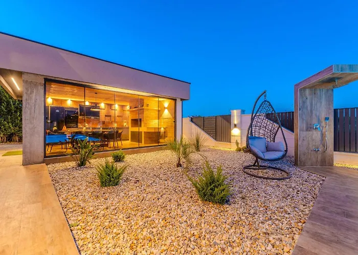 Lovely In With Jacuzzi