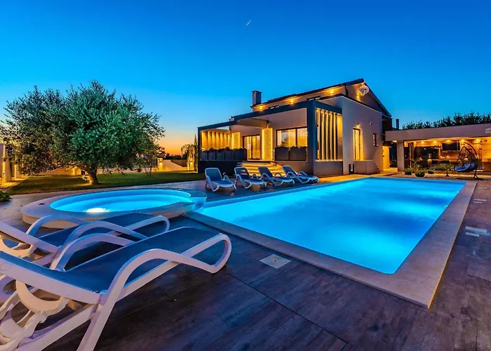 Lovely In With Jacuzzi